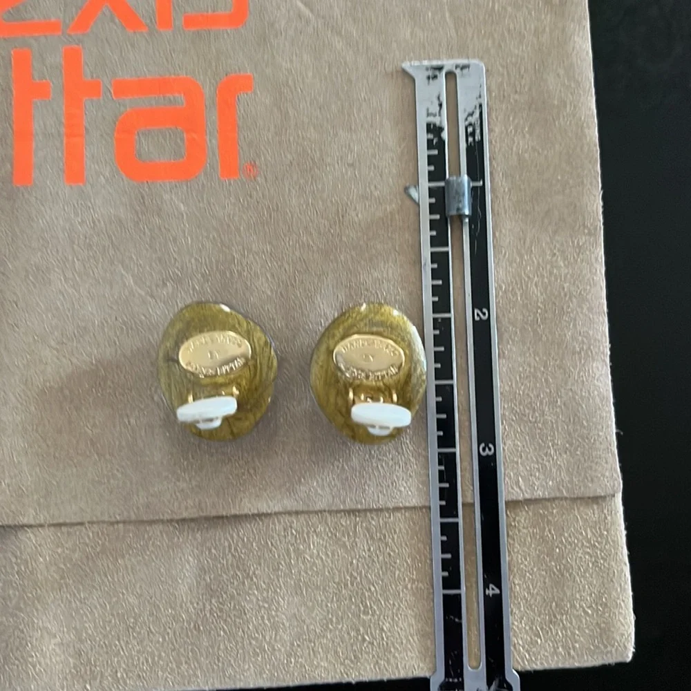 Alexis Bittar lucite clip on earings - Picture 2 of 2